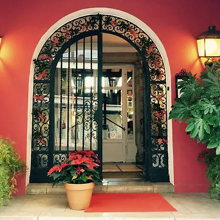 Hotel Grand De La Poste 3*